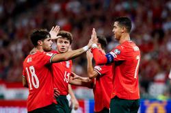 PG-包含C罗回归赛场，战术调整首场状态亮眼，巴黎圣日耳曼观众沸腾！的词条