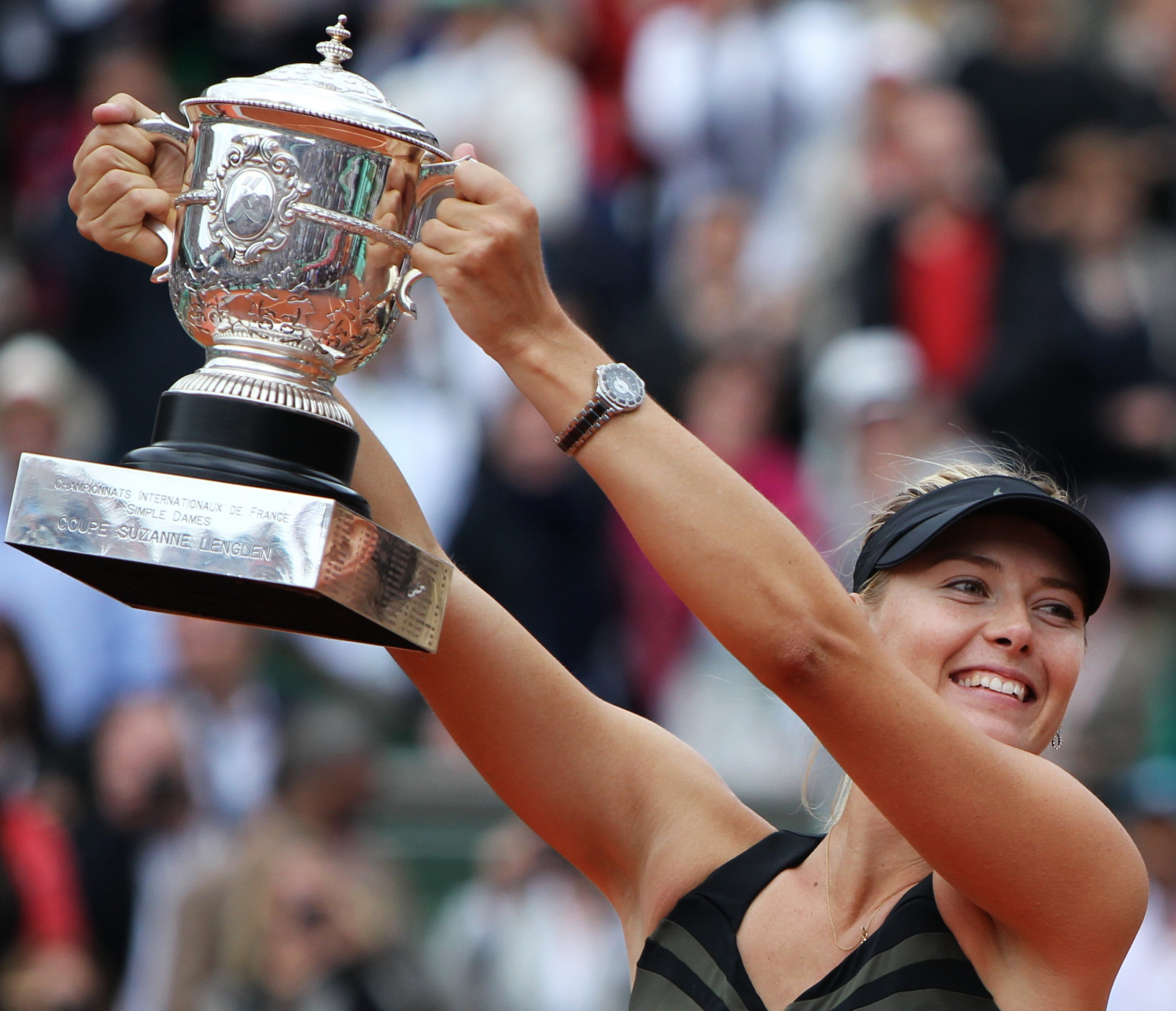 关于莎拉波娃在雄鹿比赛中大胜，大胜引发热议！的信息