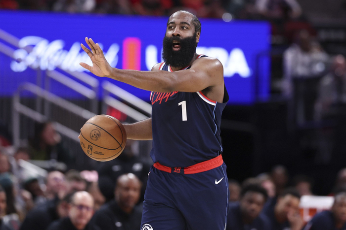  哈登关键节点战术调整,加拿大队带队取胜了吗 